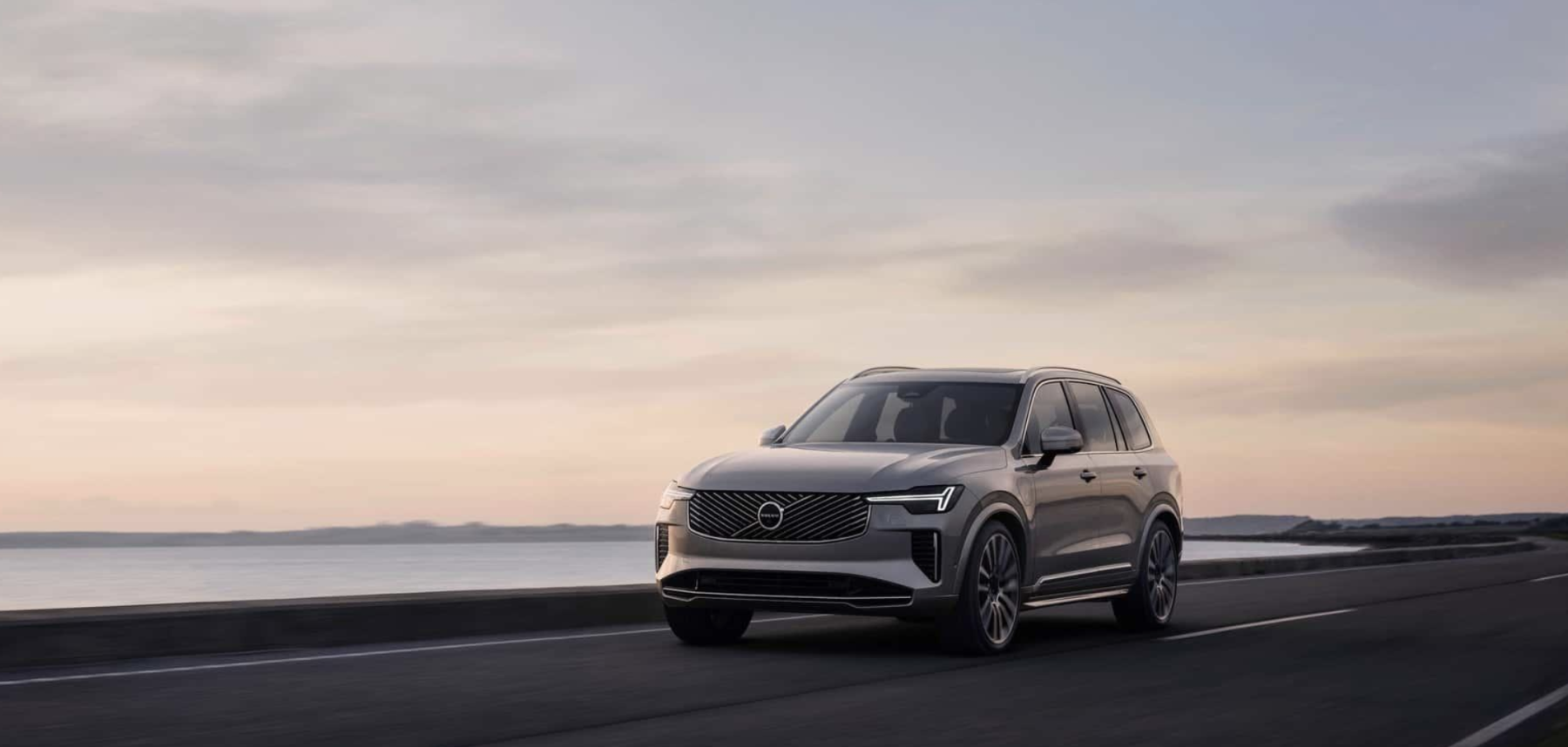 فولفو  XC90  موديلات ٢٠٢٥ الوحش الكهربائي على وشك الظهور 